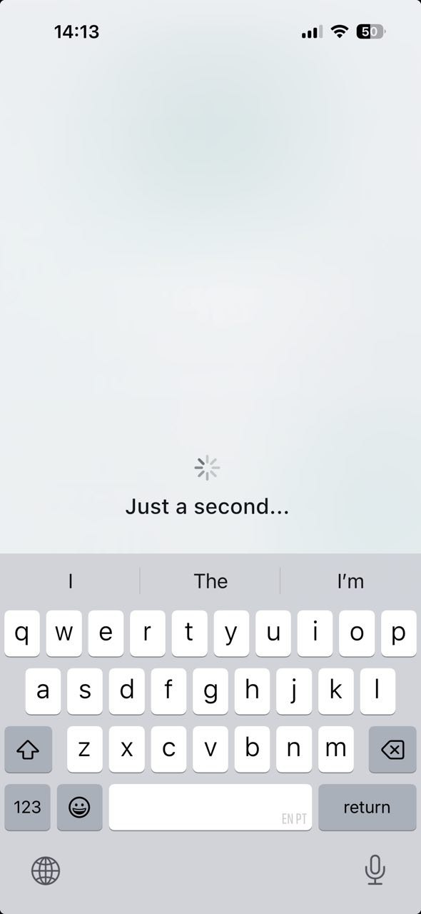 Die Tastatur wird nach dem Hochladen eines Fotos aus der „Galerie“ in den „Chat“ nicht automatisch geschlossen